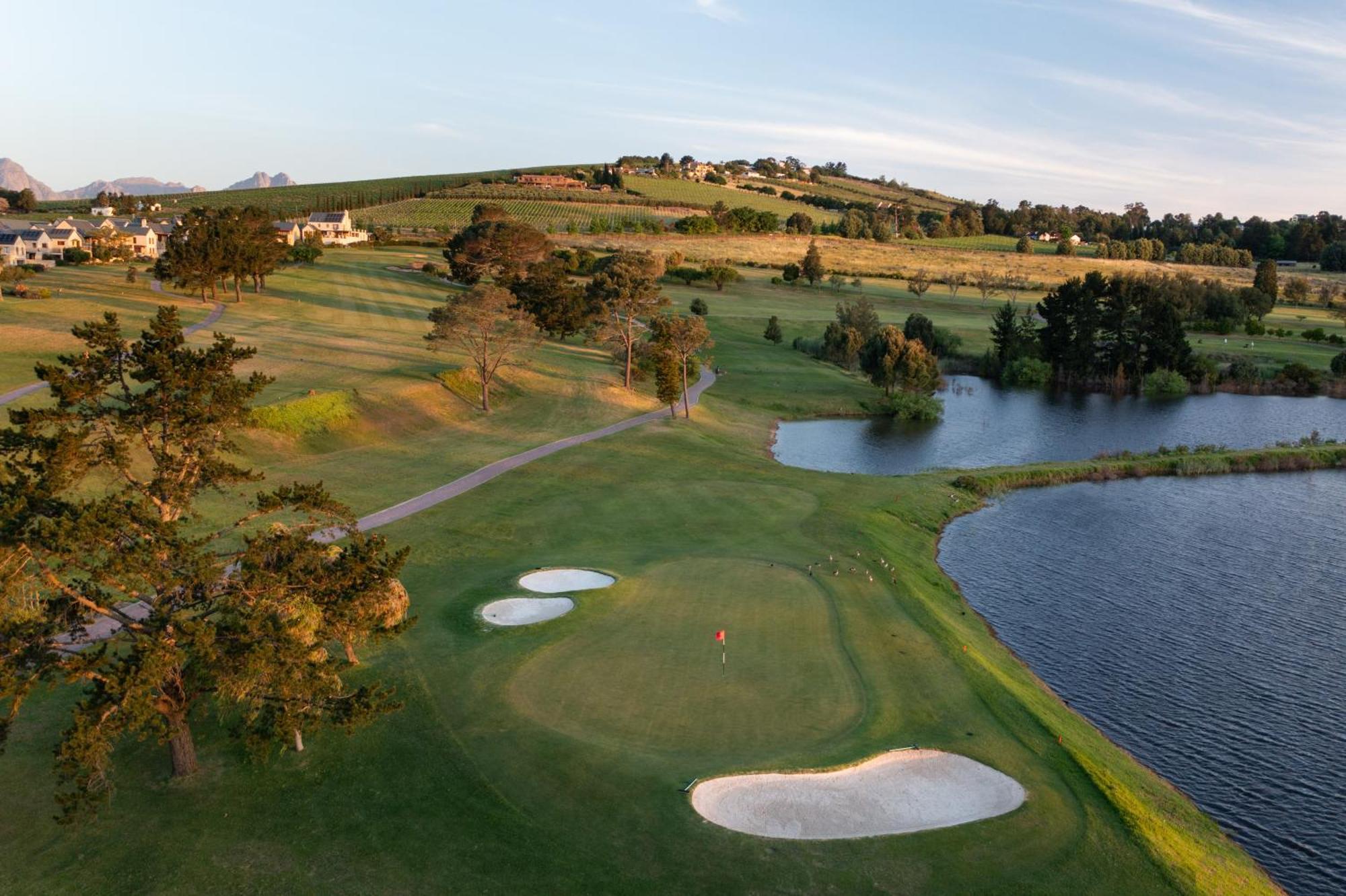 Отель Devonvale Golf & Wine Estate Стелленбос Экстерьер фото